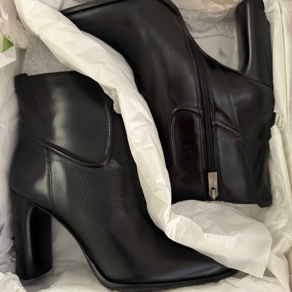 Vince Camuto Epandra Bootie - Picture 7 of 9
